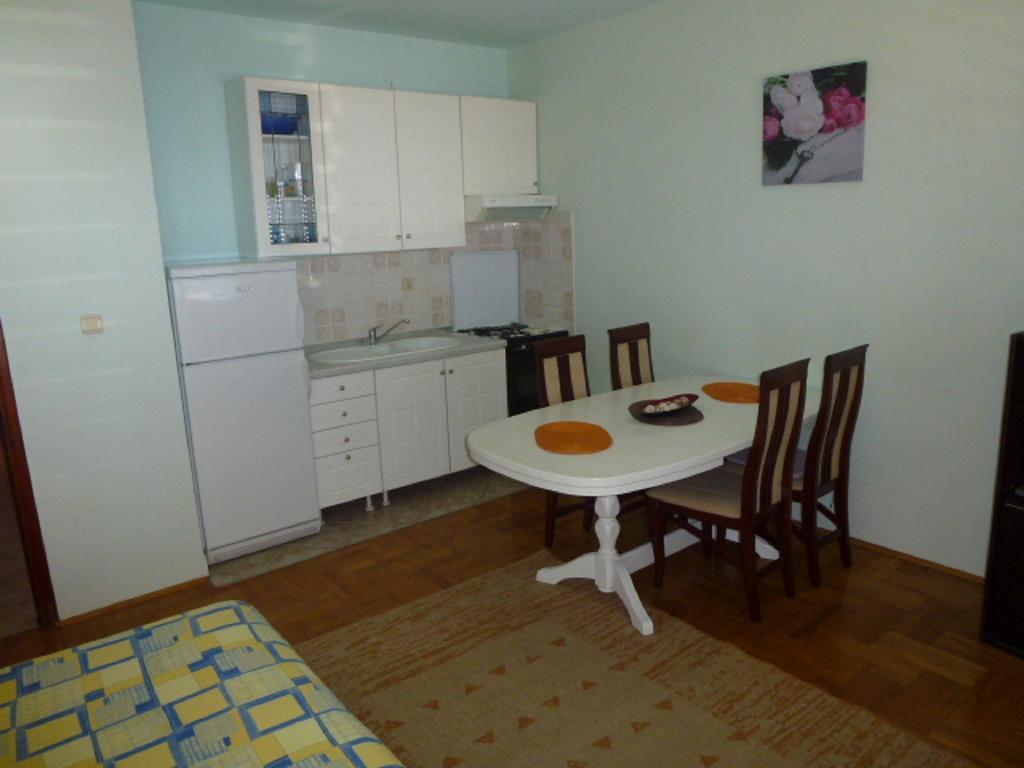 Apartments Jana Primosten Bilik gambar